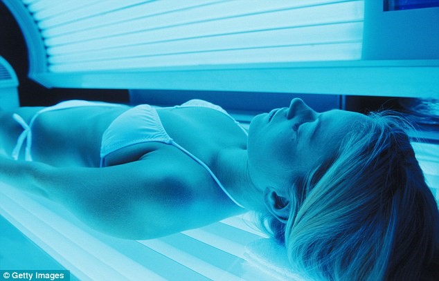 Use the best Tanning peptide to get the golden tint on body woman in tanning bed