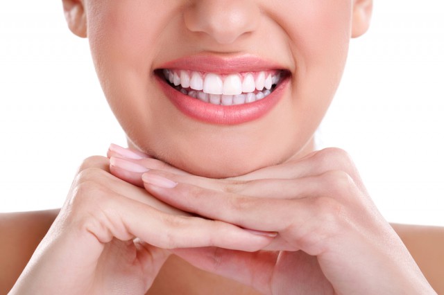 Show off your Hollywood smile – tips on proper dental health smiling