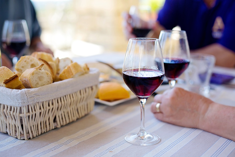 Smart Reasons for Drinking Red Wine after Dinner