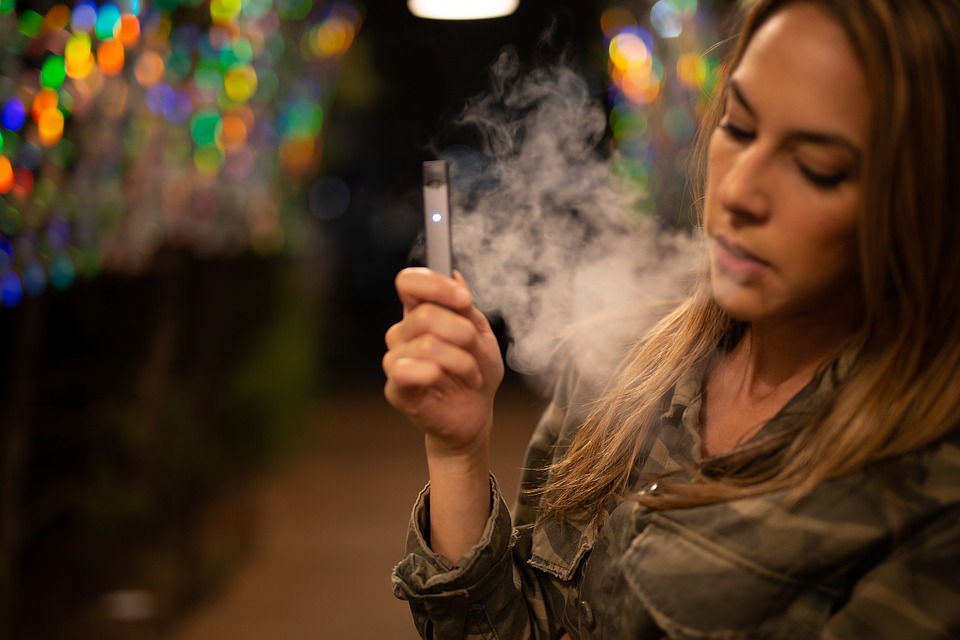 Make Your Switch From Smoking to Vaping Successful in 4 Easy Steps