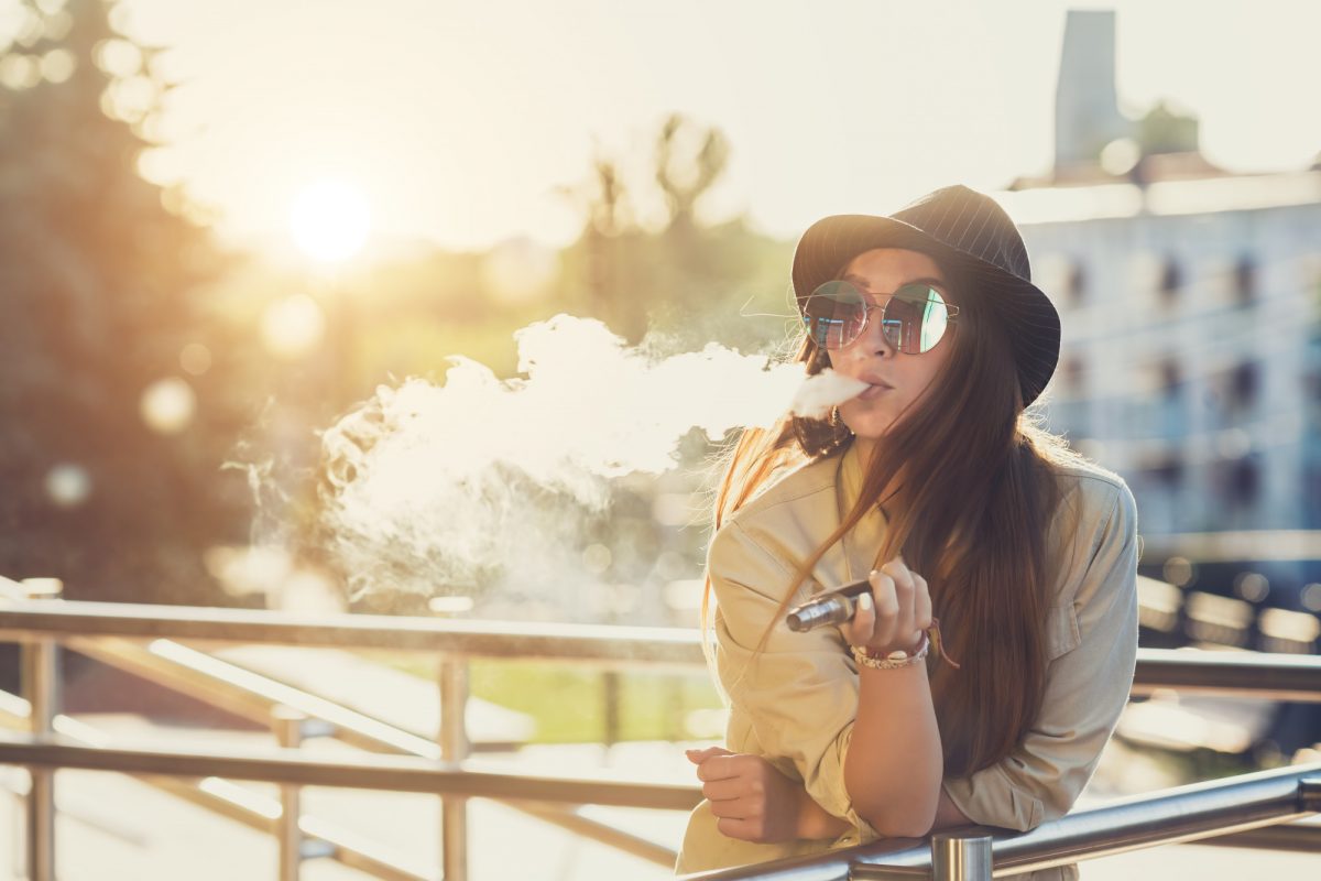 The Pros and Cons of Vaping: Exploring Health, Socializing and More