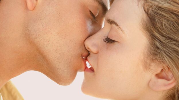 how to kiss your boyfriend romantically for the first time